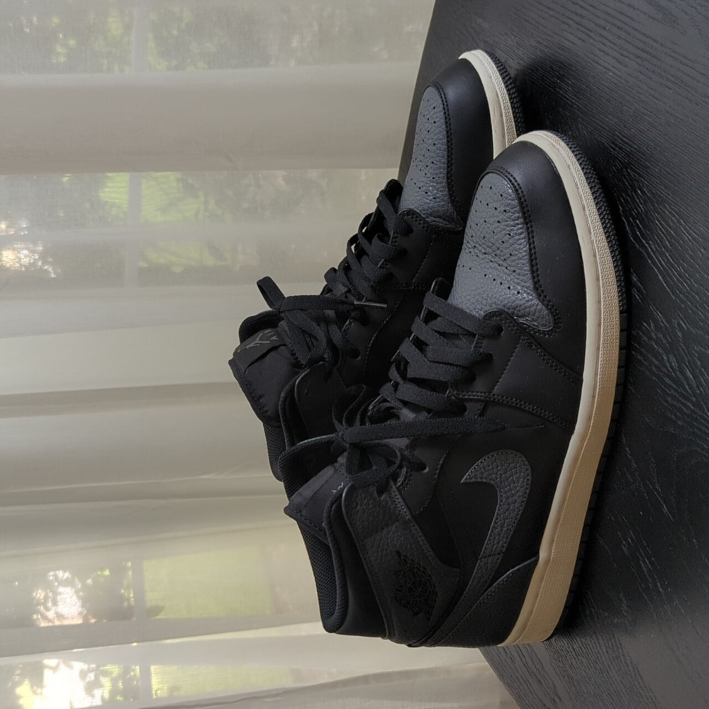 2018 Air Jordan 1 Mid 'Dark Grey'